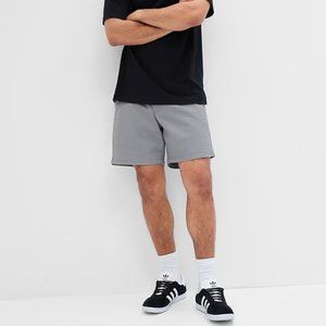 Gap Men's Antique Pewter Gray 7" Essential Shorts / NWT /Size 31